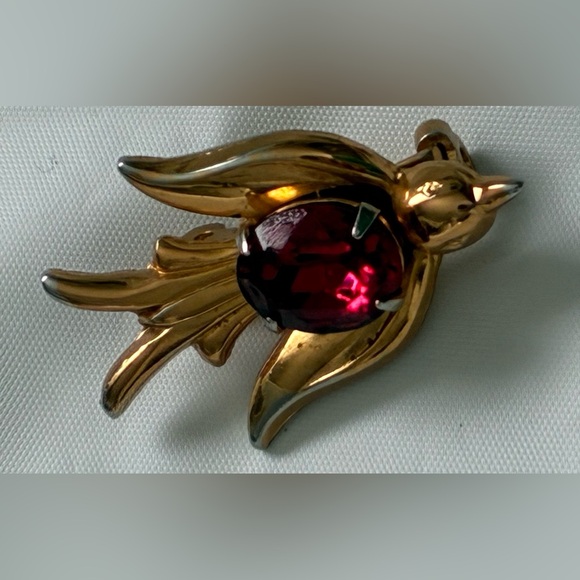 1940S CORO BIRD BROOCH SET RED STONE JELLY BELLY VINTAGE GOLD TONE - Picture 7 of 11